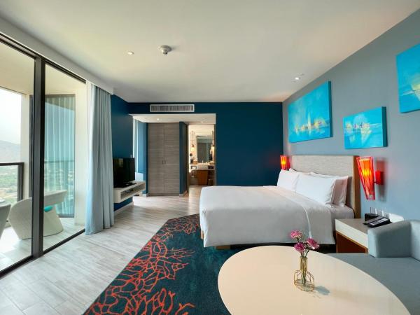 Holiday Inn Resort Vana Nava Hua Hin, an IHG Hotel : photo 10 de la chambre 1 king suite balcony high floor