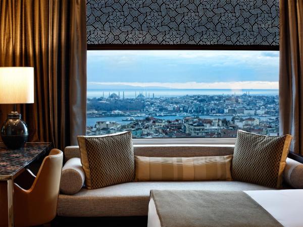 The Marmara Taksim : photo 4 de la chambre chambre double ou lits jumeaux de luxe - vue sur bosphore