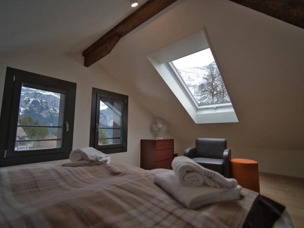 Eiger View Alpine Lodge : photo 4 de la chambre studio with small bathtub