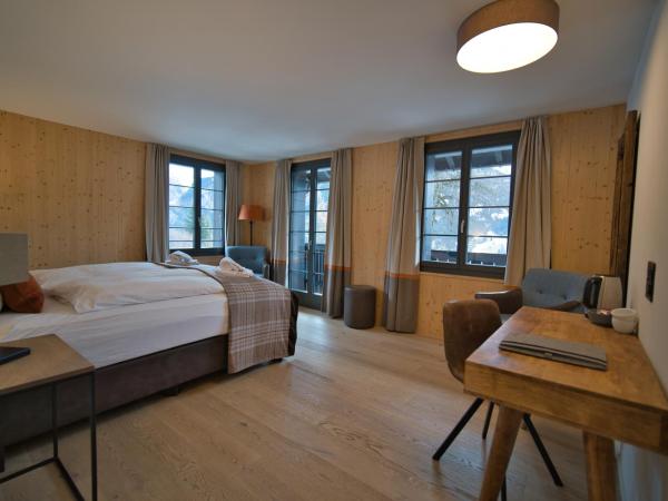 Eiger View Alpine Lodge : photo 4 de la chambre chambre double deluxe avec balcon - vue sur eiger