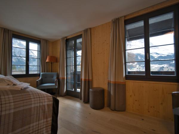Eiger View Alpine Lodge : photo 5 de la chambre chambre double deluxe avec balcon - vue sur eiger