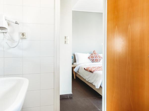 Athens Studios : photo 10 de la chambre suite familiale avec terrasse pour dîner - vue sur acropole