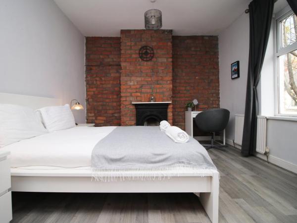 Parking | 2BR | Luxurious : photo 7 de la chambre maison de vacances