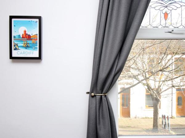 Parking | 2BR | Luxurious : photo 10 de la chambre maison de vacances