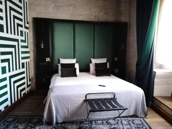 Mercure Figeac Viguier du Roy : photo 8 de la chambre chambre double privilège avec 1 lit double et 1 canapé
