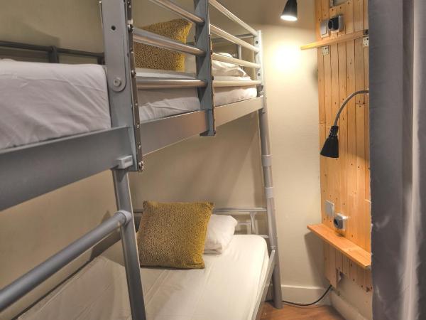 Wow Hostel Barcelona : photo 2 de la chambre chambre lits jumeaux Économique avec salle de bains commune