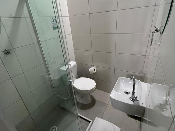 Hotel Real Paulista : photo 1 de la chambre chambre lits jumeaux