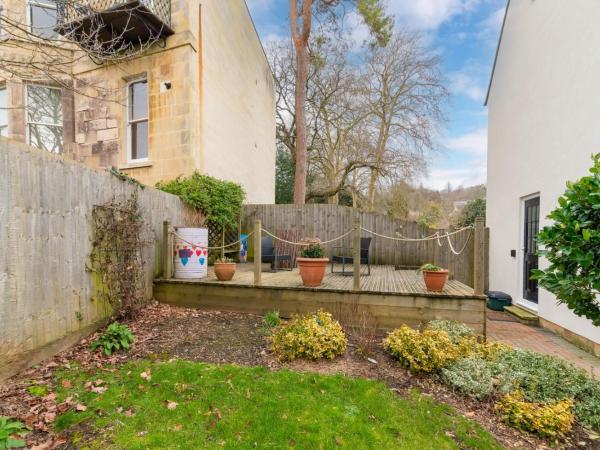 Near Major Attractions | Comfortable | TV : photo 9 de la chambre maison de vacances