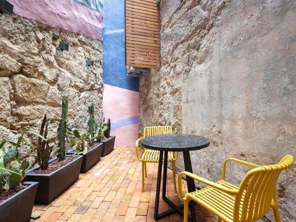 Utopian Hotel, a charming guesthouse : photo 6 de la chambre chambre double avec terrasse