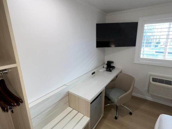 Francisco Bay Inn : photo 7 de la chambre chambre lit king-size deluxe - non-fumeurs