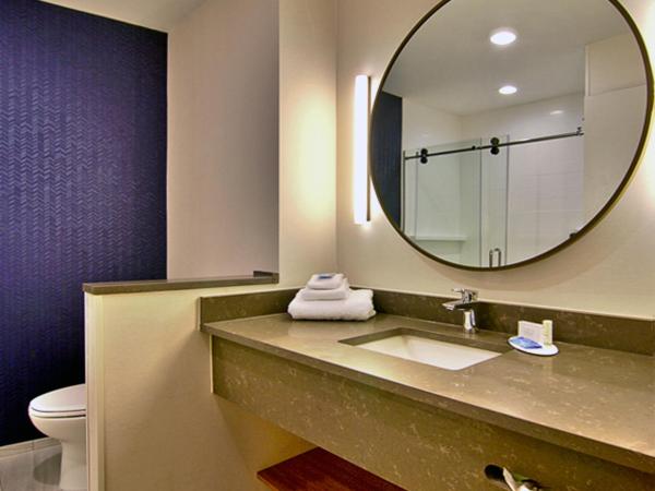 Fairfield Inn & Suites by Marriott Nashville Airport : photo 1 de la chambre chambre double avec lit queen-size