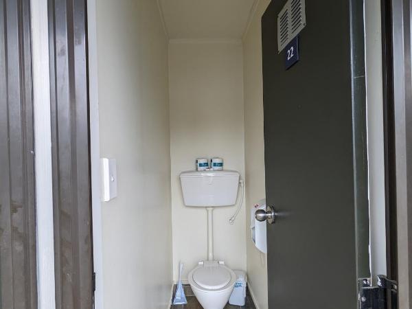 Holdens Bay Holiday Park : photo 6 de la chambre 2 bedroom kitchen cabin (shared bathroom)