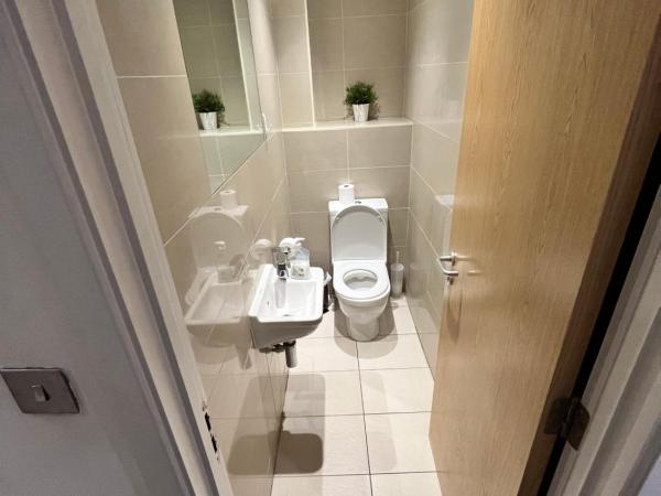 Metropolitan Coziness Private Bedrooms in Euston Station 161 : photo 4 de la chambre chambre triple avec salle de bains commune