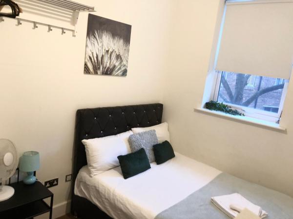 Metropolitan Coziness Private Bedrooms in Euston Station 161 : photo 9 de la chambre chambre double standard avec salle de bains commune