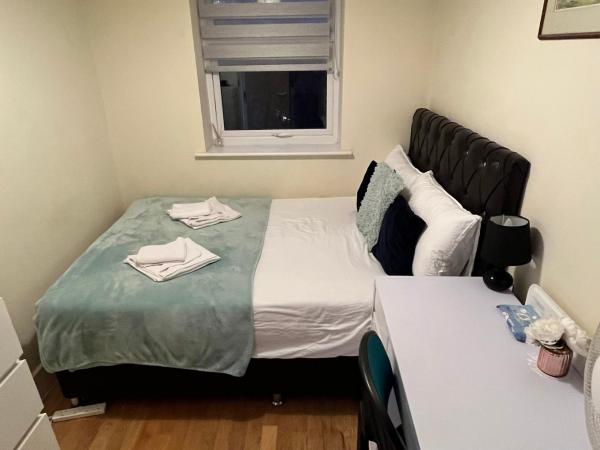 Metropolitan Coziness Private Bedrooms in Euston Station 161 : photo 7 de la chambre chambre double avec salle de bains commune