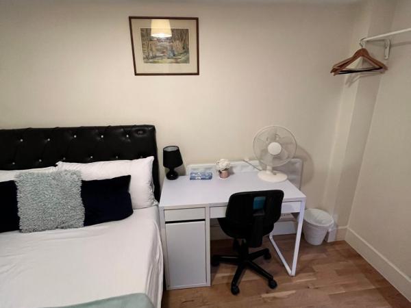 Metropolitan Coziness Private Bedrooms in Euston Station 161 : photo 8 de la chambre chambre double avec salle de bains commune