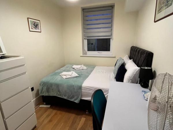 Metropolitan Coziness Private Bedrooms in Euston Station 161 : photo 6 de la chambre chambre double avec salle de bains commune