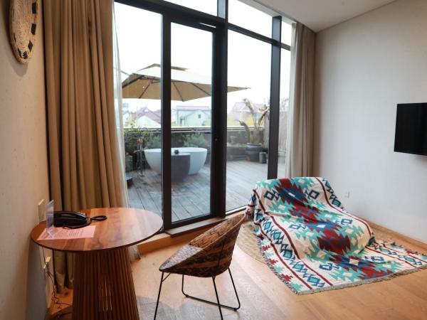 Shanghai Pudong Airport Moonlo Hotel - Pet Friendly : photo 3 de la chambre suite - vue sur rivière