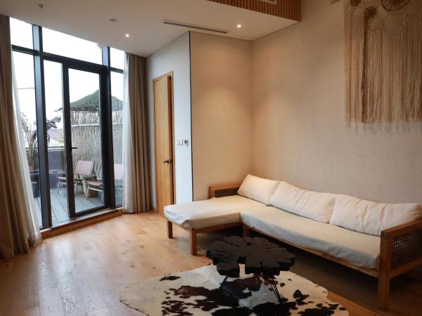 Shanghai Pudong Airport Moonlo Hotel - Pet Friendly : photo 5 de la chambre suite - vue sur rivière