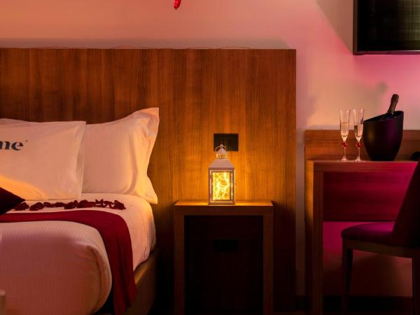 You & Me Beach Hotel : photo 8 de la chambre suite junior avec bain à remous - vue partielle sur mer