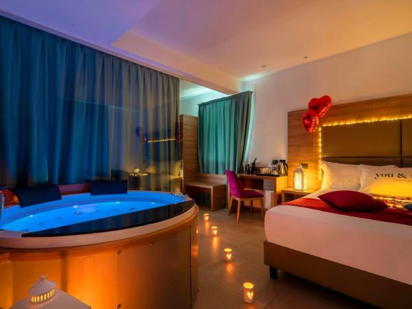 You & Me Beach Hotel : photo 3 de la chambre suite avec balcon et bain à remous - vue sur mer