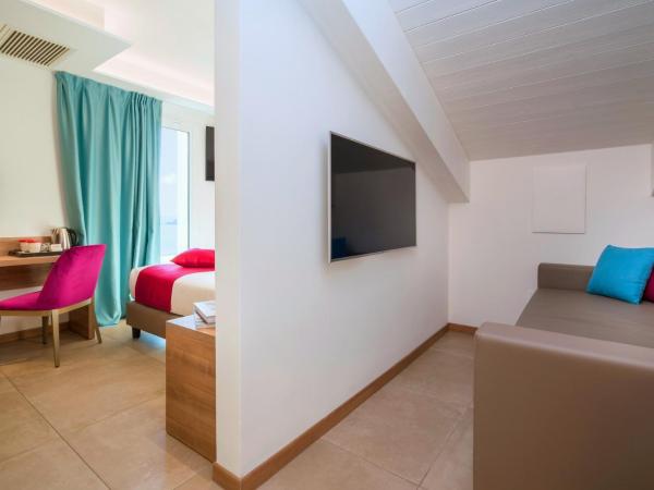 You & Me Beach Hotel : photo 5 de la chambre suite junior avec bain à remous