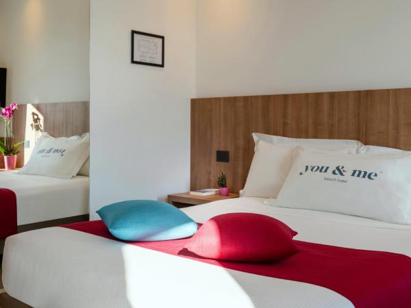 You & Me Beach Hotel : photo 5 de la chambre suite junior avec bain à remous - vue partielle sur mer