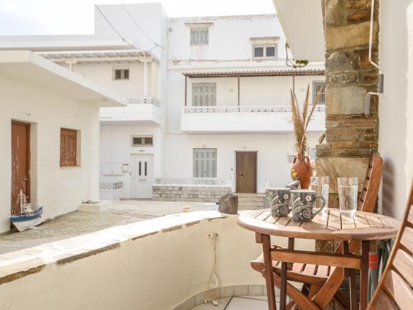 Sofi pension : photo 10 de la chambre chambre triple avec balcon