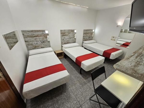 Hostal Las Vegas : photo 7 de la chambre chambre triple