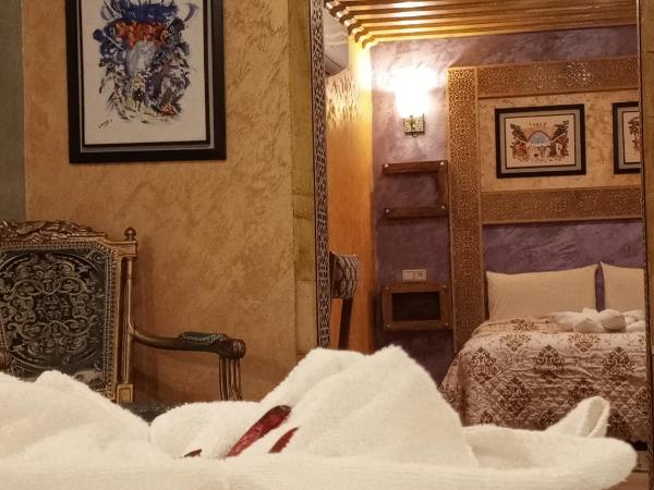 RIAD Dar Ouezzani : photo 3 de la chambre chambre deluxe avec 2 lits queen-size