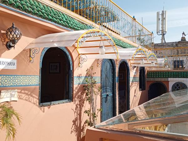 RIAD Dar Ouezzani : photo 7 de la chambre chambre deluxe avec 2 lits queen-size