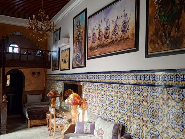 RIAD Dar Ouezzani : photo 3 de la chambre chambre lit king-size supérieure