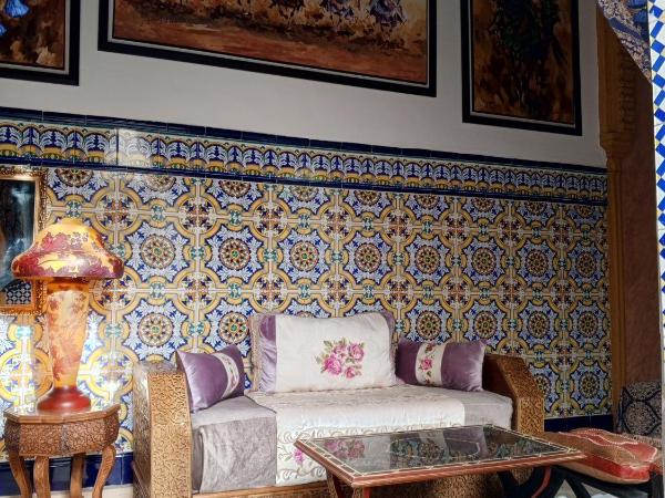 RIAD Dar Ouezzani : photo 1 de la chambre chambre lit king-size supérieure