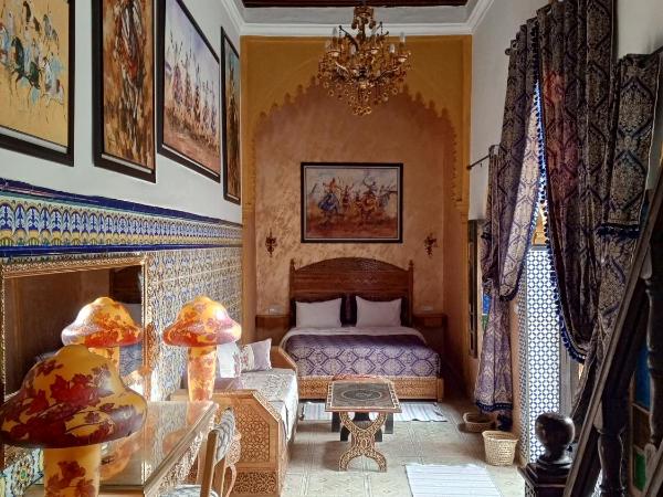 RIAD Dar Ouezzani : photo 4 de la chambre chambre lit king-size supérieure