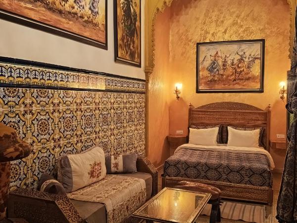 RIAD Dar Ouezzani : photo 2 de la chambre chambre lit king-size supérieure