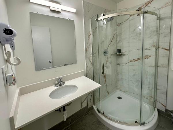 Royal Inn and Suites Charlotte Airport : photo 5 de la chambre chambre double