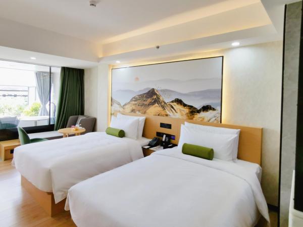 Connar Hotel - Shenzhen Futian : photo 2 de la chambre chambre lits jumeaux - vue sur cour