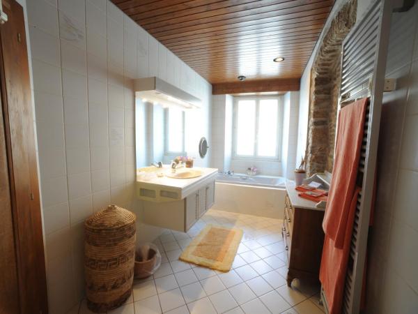 Chez Gilles hôtel resto bar SA : photo 1 de la chambre suite