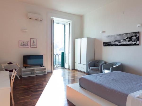 B&B Palazzo Mirelli : photo 1 de la chambre chambre lit king-size - vue sur mer
