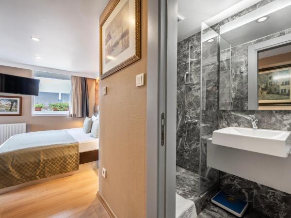 Gallery Residence & Hotel Nişantaşı : photo 1 de la chambre chambre double avec balcon - vue sur mer