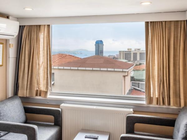 Gallery Residence & Hotel Nişantaşı : photo 5 de la chambre chambre double avec balcon - vue sur mer