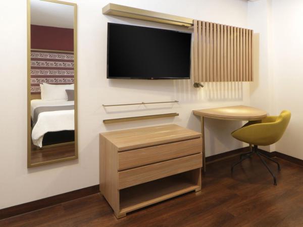 City Centro by Marriott Oaxaca : photo 8 de la chambre chambre lit king-size