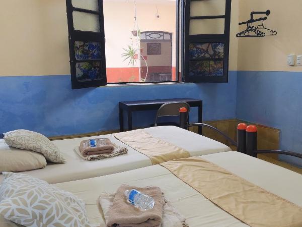 Hostal La Ermita : photo 1 de la chambre chambre double avec salle de bains privative