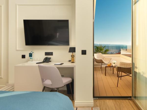 Mirari Boutique Hotel : photo 3 de la chambre executive room with balcony and partial sea view