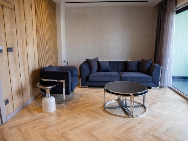 MATEO HOTEL : photo 9 de la chambre suite avec balcon