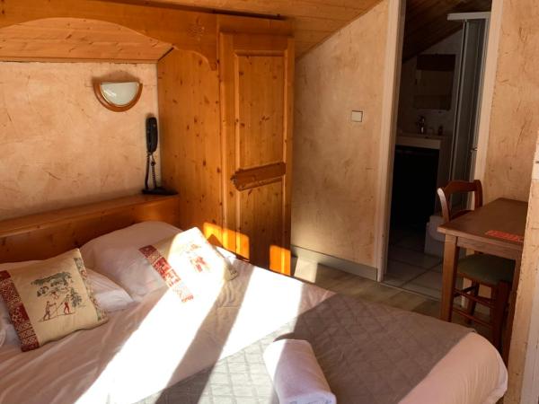 Hotel Le Concorde : photo 1 de la chambre petite chambre simple