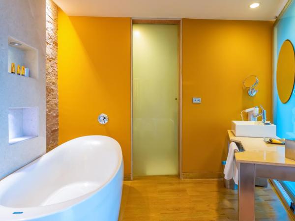 O Hotel Pune : photo 6 de la chambre suite with bathtub, 2 way airport transfer