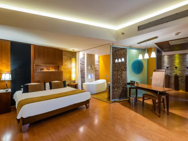 O Hotel Pune : photo 4 de la chambre suite with bathtub, 2 way airport transfer
