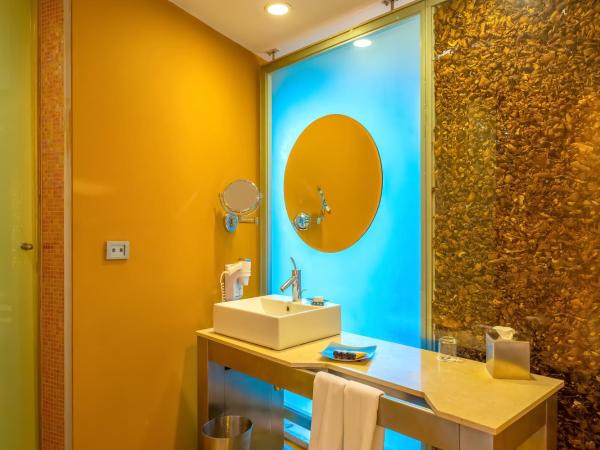 O Hotel Pune : photo 8 de la chambre suite with bathtub, 2 way airport transfer