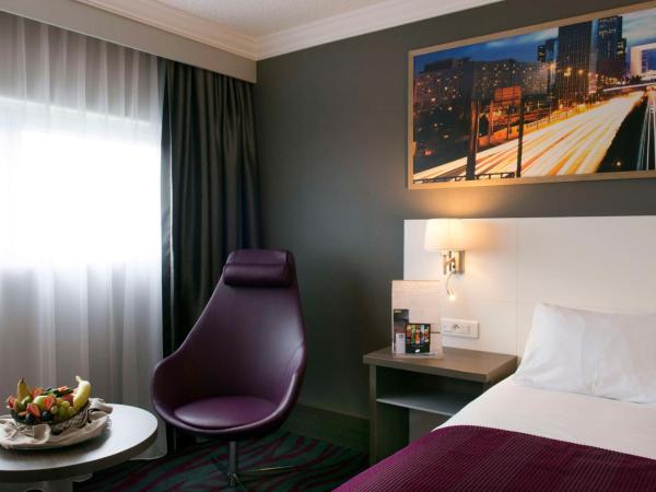 Best Western Plus Paris Orly Airport : photo 2 de la chambre chambre exécutive lit queen-size